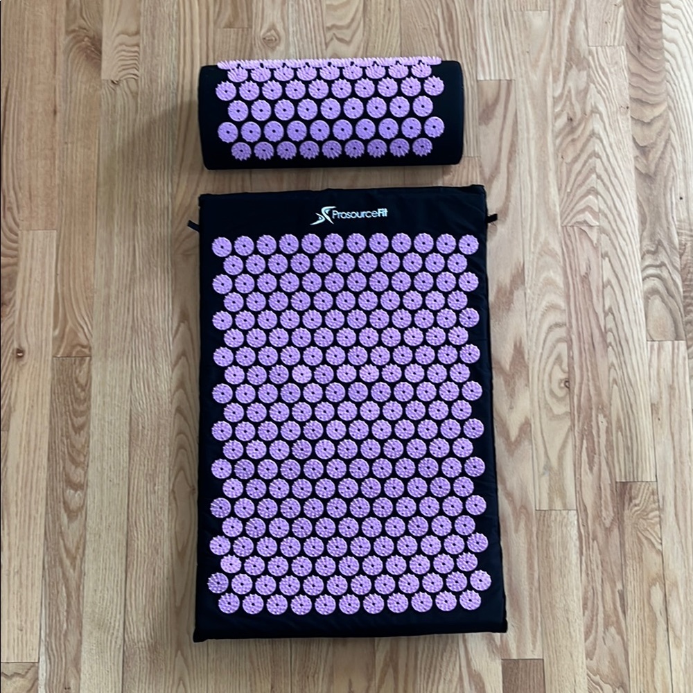 Black and Purple Acupressure Mat and Pillow Set